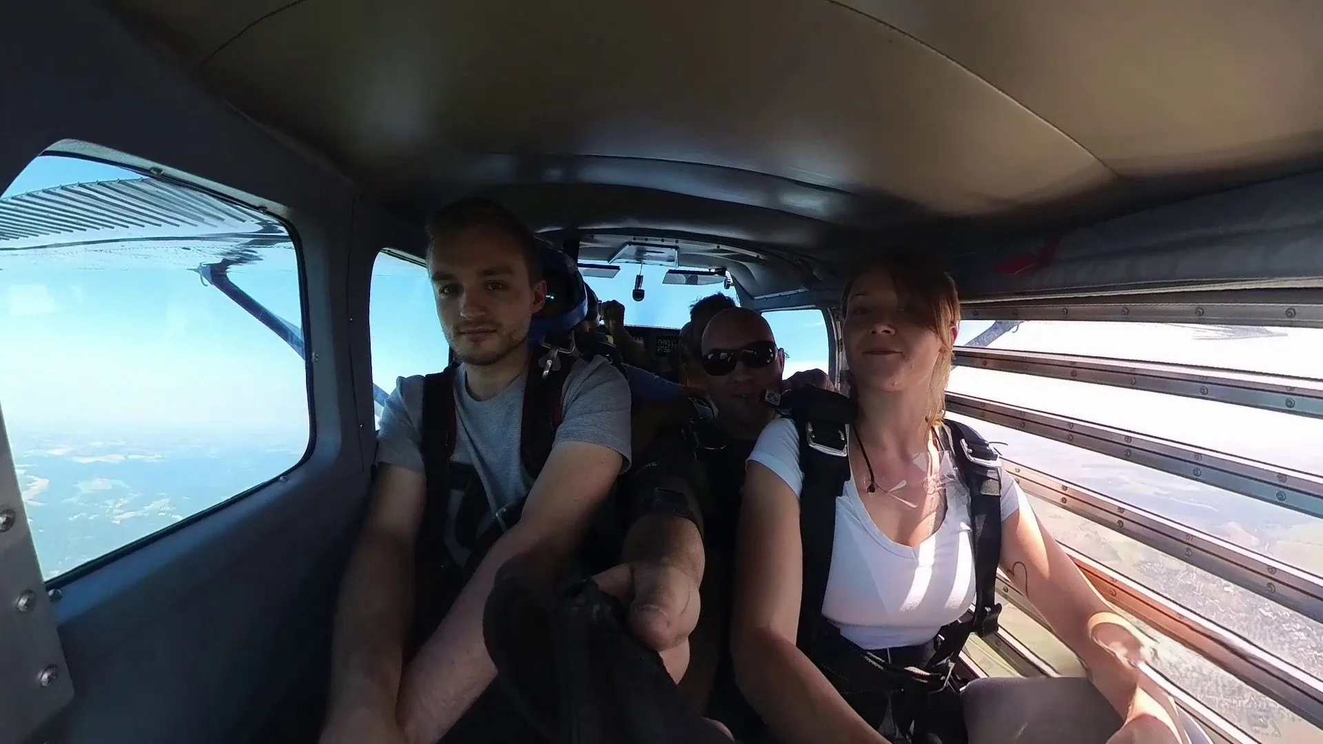 Im Flugzeug vor dem Tandemsprung
