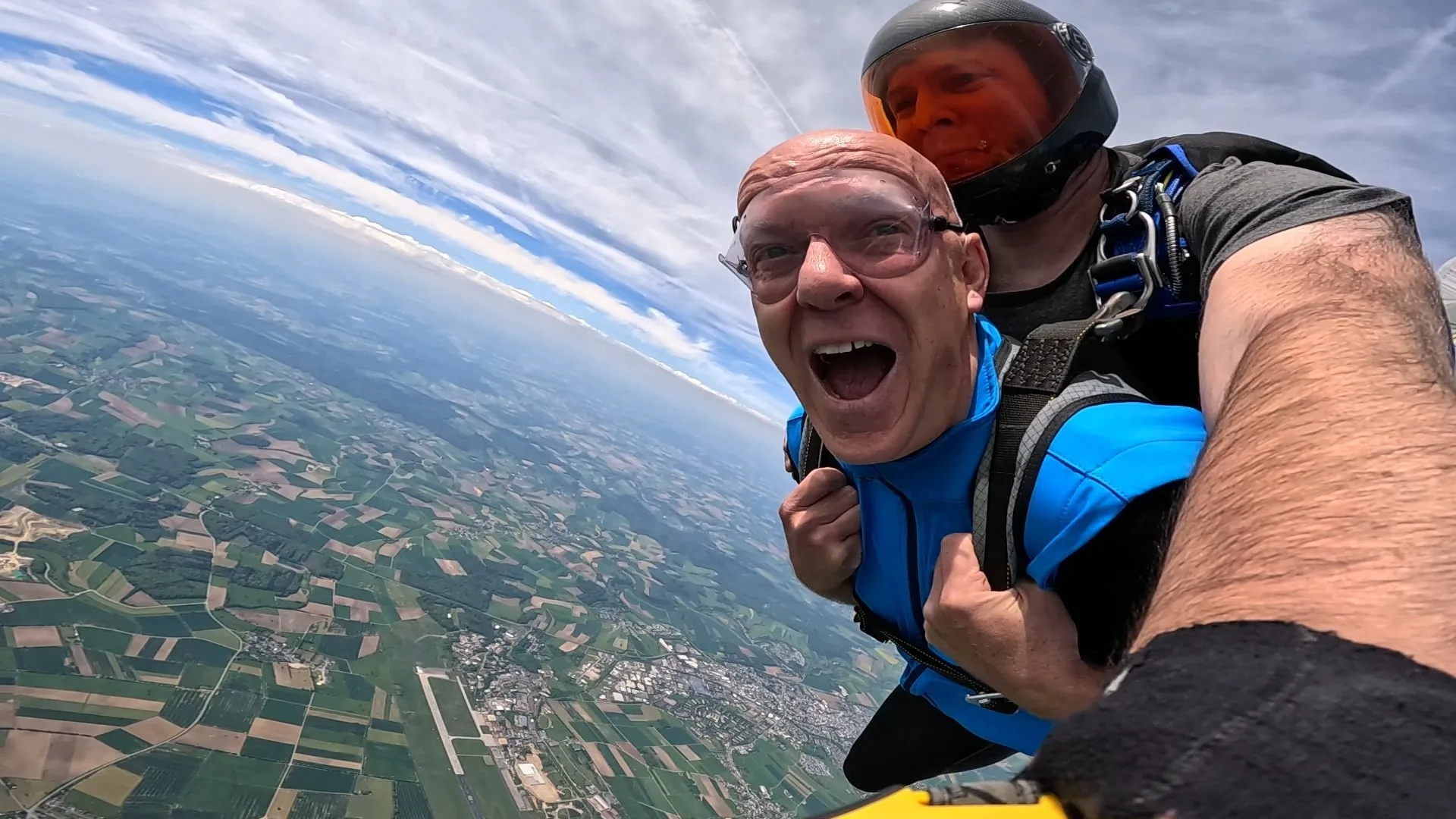 Tandemsprung Schirmöffnung über der Eifel